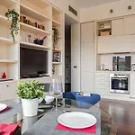 The Rent - Bright Two-bedroom In De Amicis Апартаменты *
