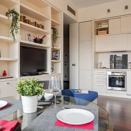 The Rent - Bright Two-bedroom In De Amicis Apartman *