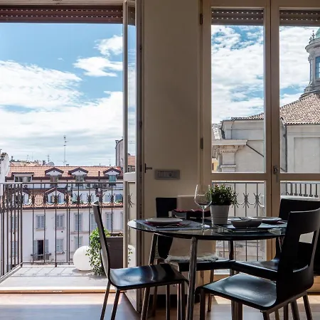 The Rent - Bright Two-bedroom In De Amicis Apartman Milánó