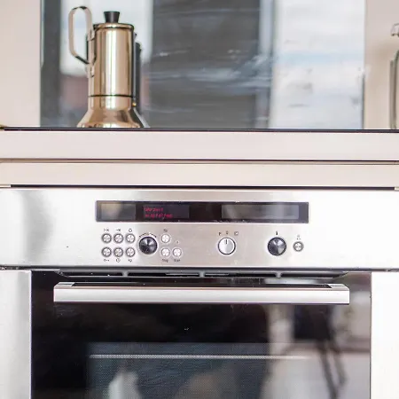 The Rent - Bright Two-bedroom In De Amicis Apartman