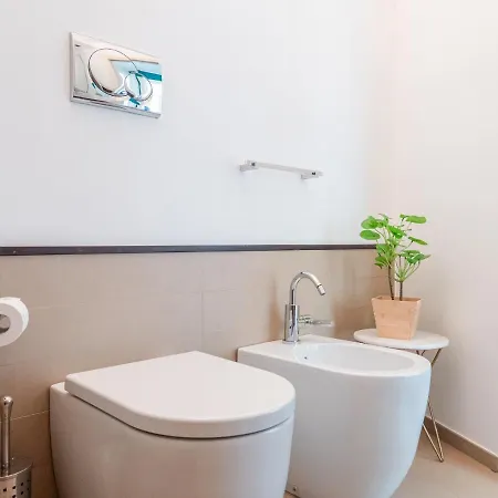 The Rent - Bright Two-bedroom In De Amicis Apartman *