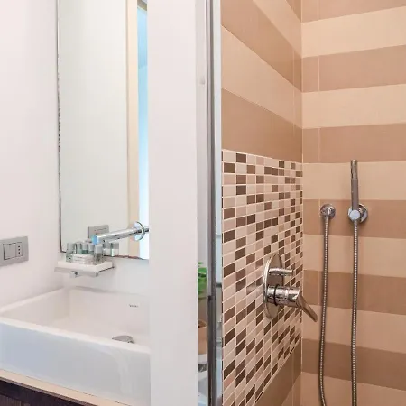 The Rent - Bright Two-bedroom In De Amicis Apartman Milánó