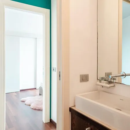 The Rent - Bright Two-bedroom In De Amicis * Milánó